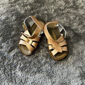 Saltwater Sandals Rose Gold size 6